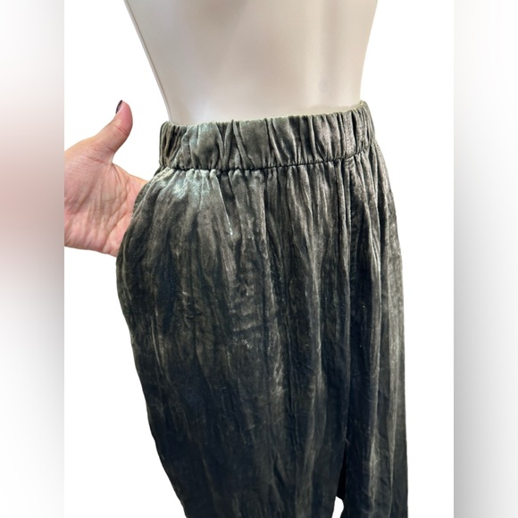 ETT TWA by Anthropologie Kinley Cropped Crushed Velvet Trouser Pants - Picture 5 of 7